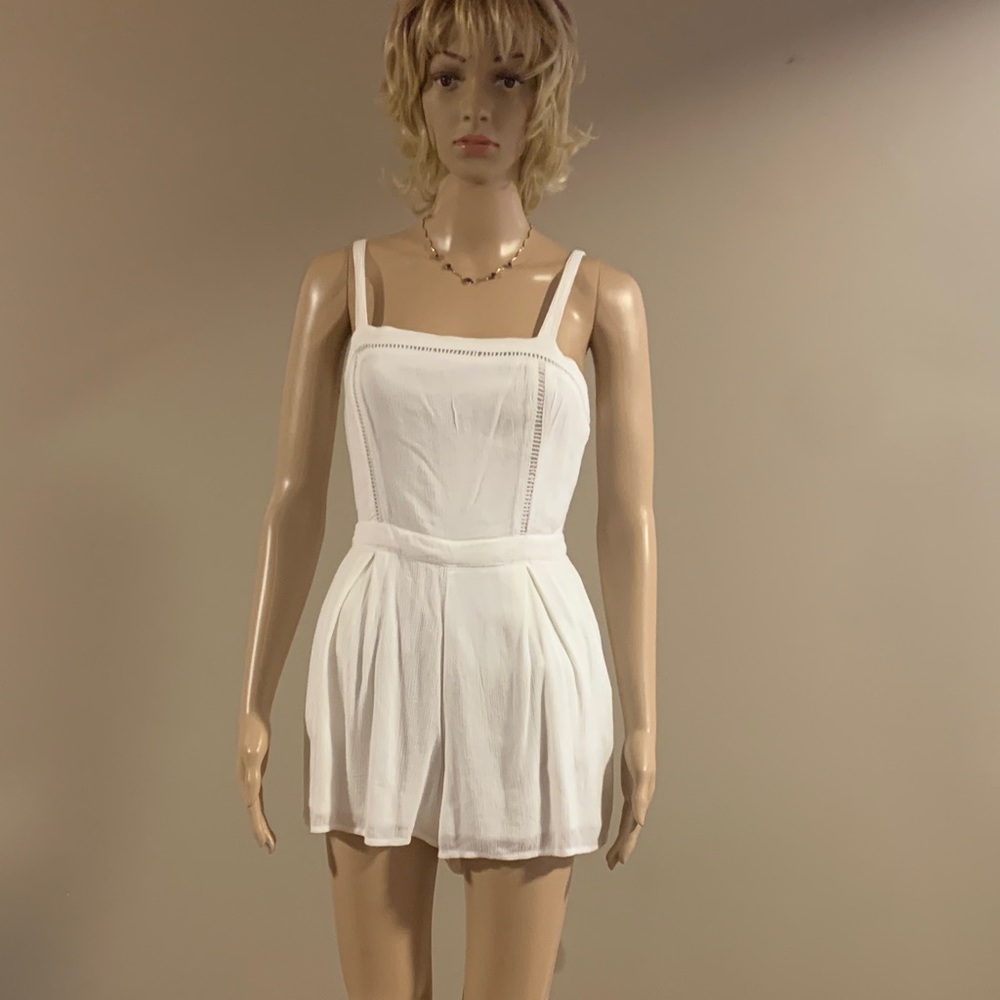 Hollister Women’s White Jumper Size Small